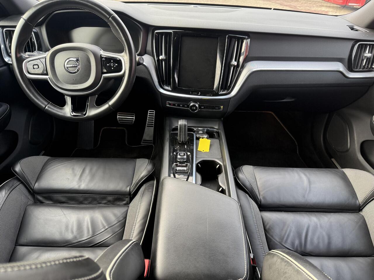 Volvo V60 2.0 B3 Business Pro ADAPT. CRUISE - CAM- PDC - TREKHAAK - STOEL EN STUUR VERW. LEER