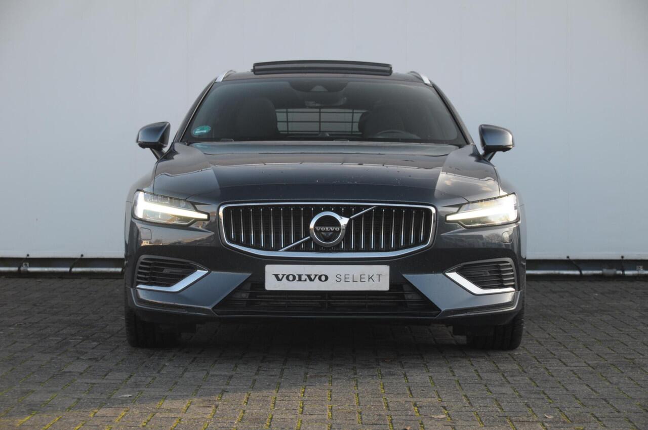 Volvo V60 T6 340PK Automaat Recharge AWD Inscription / Bowers en Wilkins / Adaptieve cruise control/ Panoramadak/ 19" velgen/ BLIS/ Trekhaak/ Stoel en stuurwielverwarming/ Parkeersensoren met 360 Camera/ Elektrische stoelen met geheugen/ Apple carplay/ Keyless ent