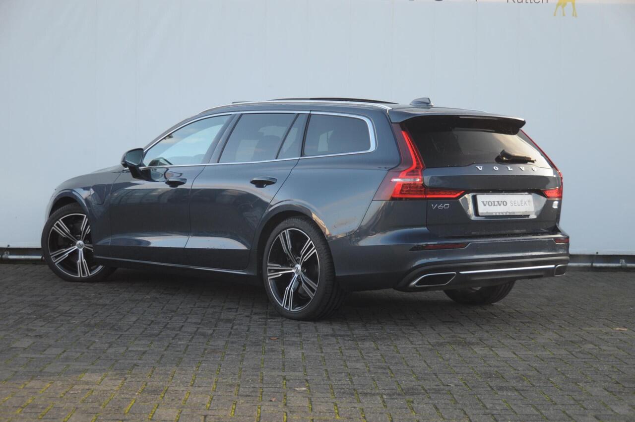 Volvo V60 T6 340PK Automaat Recharge AWD Inscription / Bowers en Wilkins / Adaptieve cruise control/ Panoramadak/ 19" velgen/ BLIS/ Trekhaak/ Stoel en stuurwielverwarming/ Parkeersensoren met 360 Camera/ Elektrische stoelen met geheugen/ Apple carplay/ Keyless ent