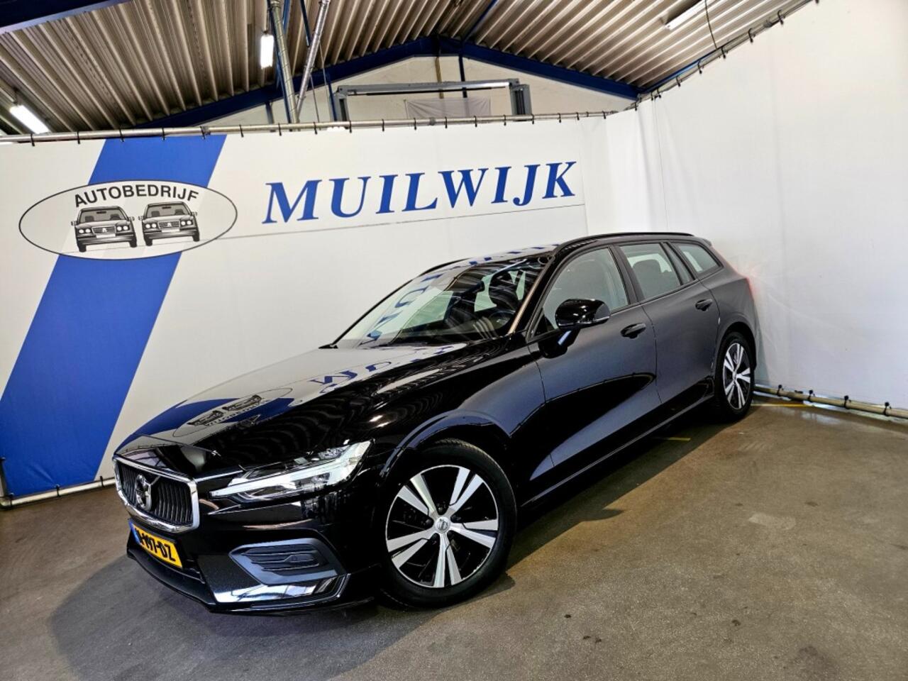 Volvo V60 2.0 B3 Momentum Advantage / CarPlay / Navi / NL Auto