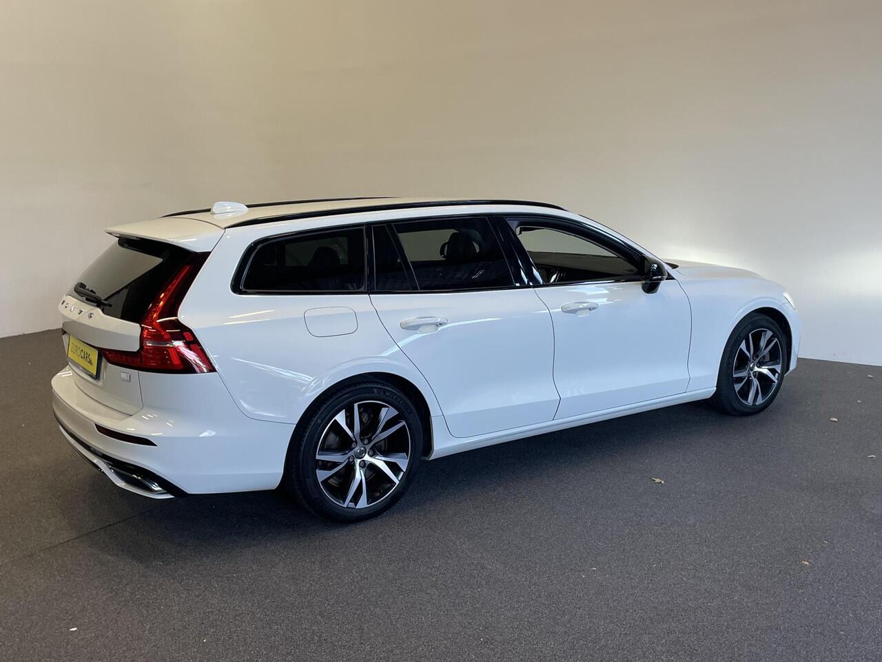 Volvo V60 2.0 T6 Recharge AWD R-Design Expression PHEV 340PK Airco ECC Navi Carplay PDC VA + Camera Full LED Trekhaak Privacy Glass Winter Pack Sensus connect High Performance Cruise Control