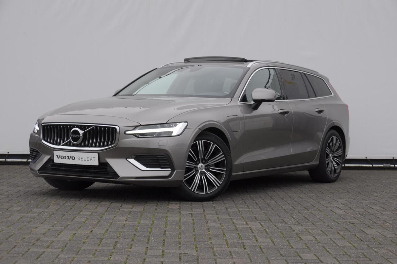 Volvo V60 T6 340PK Automaat Recharge AWD Inscription / Panoramadak / BLIS / Parkeersensoren met camera / Elektrische achterklep / Stoel - en stuurwielverwarming / Getint glas / Adaptieve cruise control