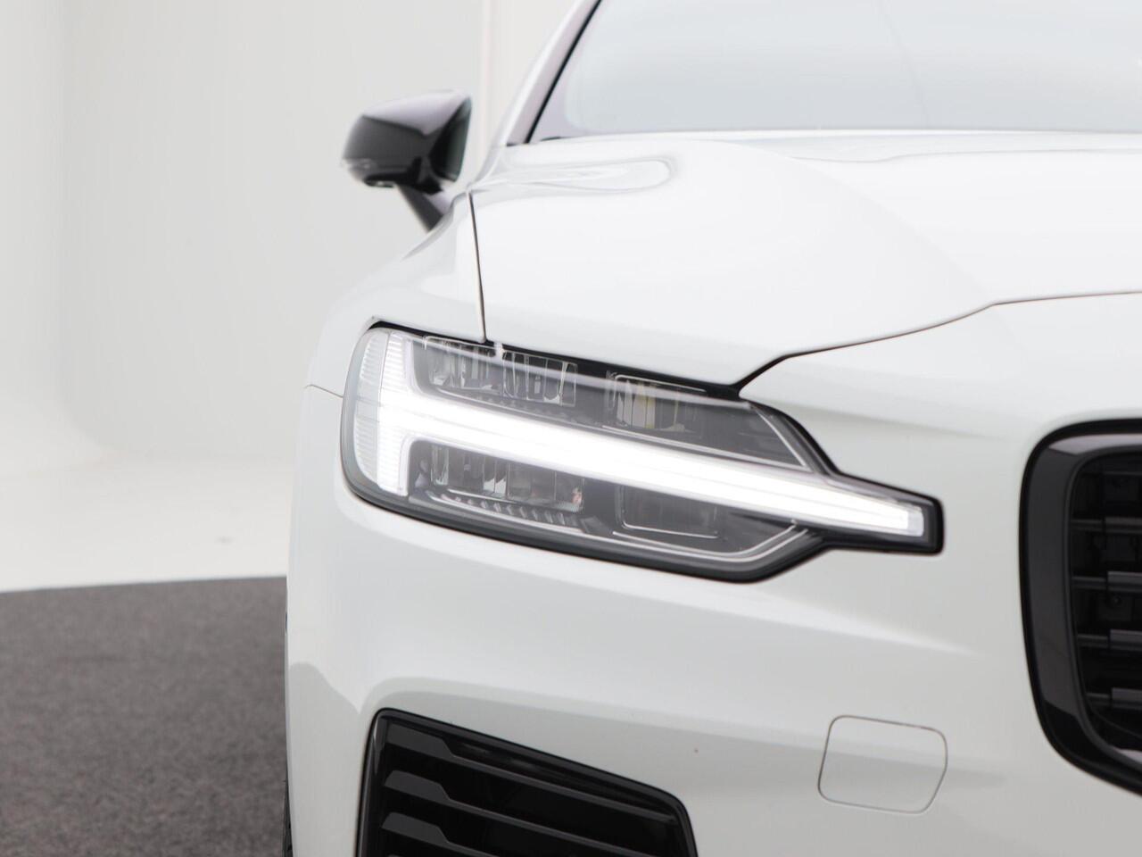 Volvo V60 2.0 T6 340 Pk Automaat Recharge AWD R-Design | Panoramadak | Harman/Kardon | Elektrische Achterklep | Stoelverwarming | 19 Inch | 105.407 Km!!