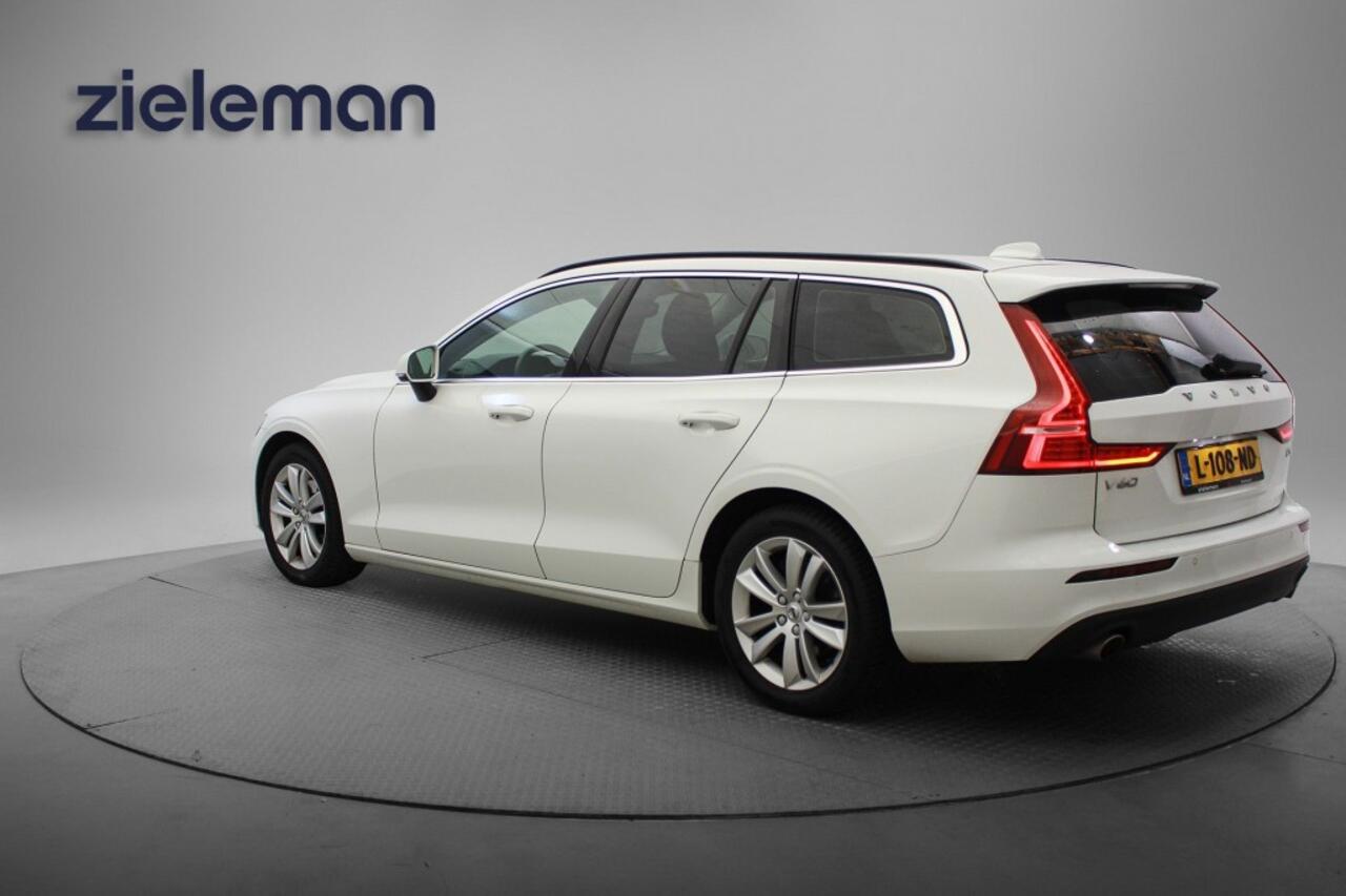 Volvo V60 2.0 B3 Momentum Business Automaat - Carplay, Digital Cockpit