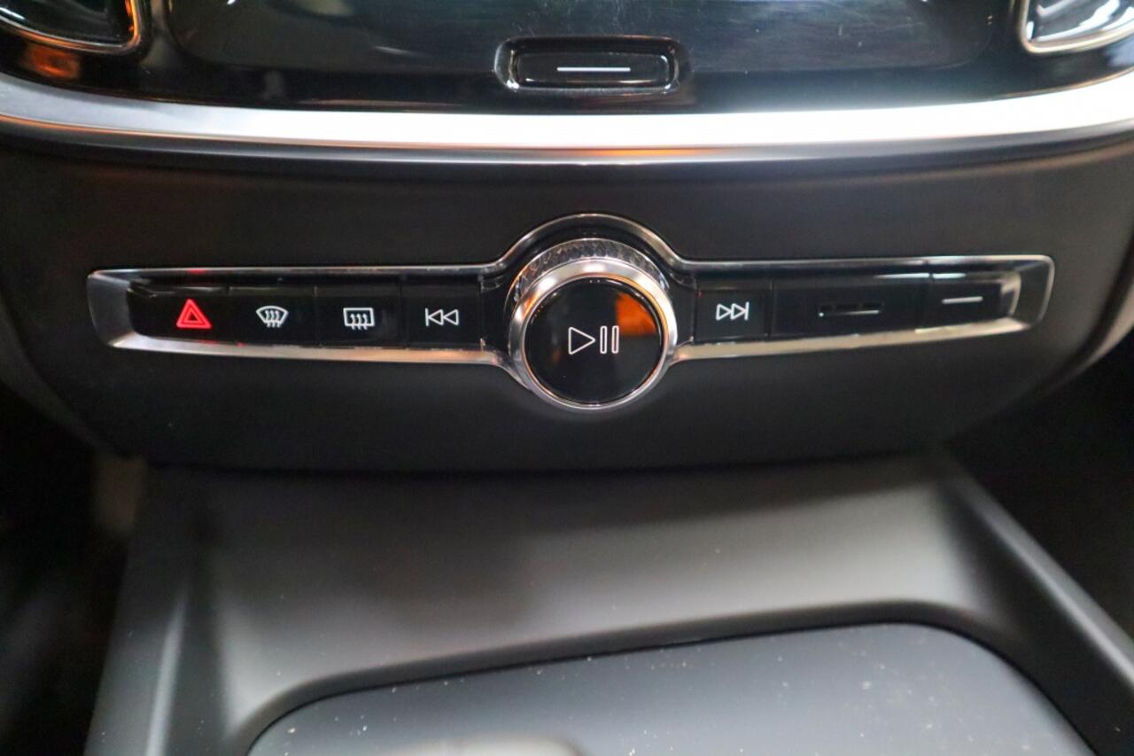 Volvo V60 2.0 B3 Mom. Adv. | hybrid | camera | carplay | 4 nw allseasons