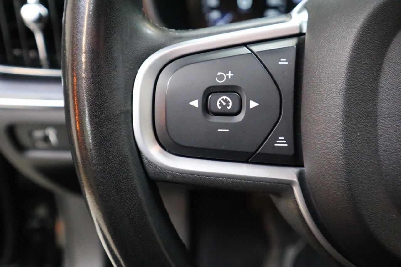 Volvo V60 2.0 B3 Mom. Adv. | hybrid | camera | carplay | 4 nw allseasons