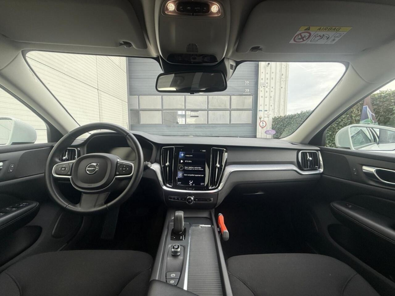 Volvo V60 - 2.0 B3 Momentum Advantage