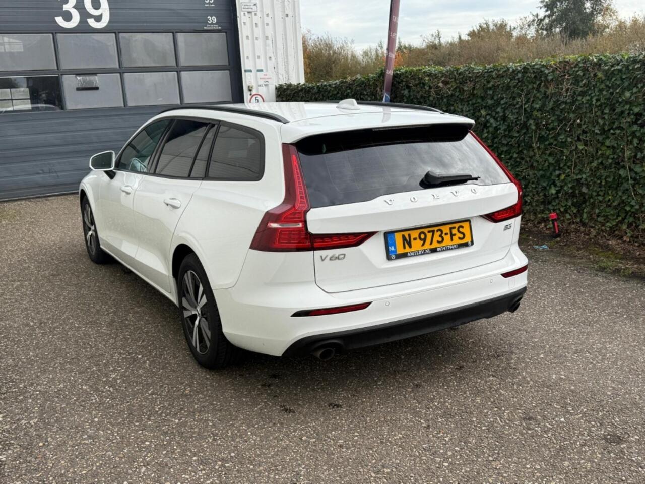 Volvo V60 - 2.0 B3 Momentum Advantage