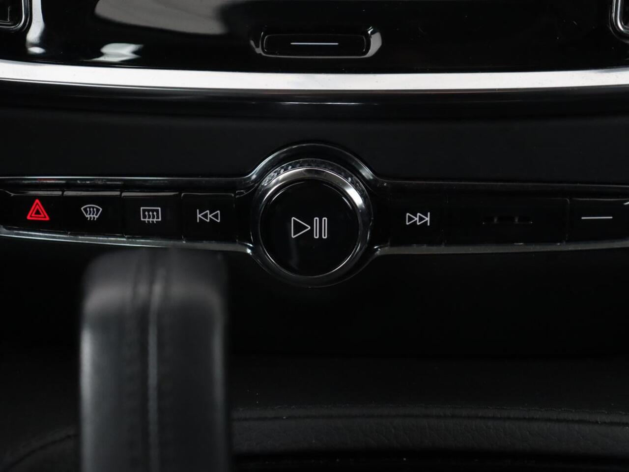 Volvo V60 2.0 T6 Recharge AWD Inscription | Leder | Camera | Carplay | Navigatie | Full LED | 18'' | Parkeerhulp | Cruise control | PHEV | Plug In