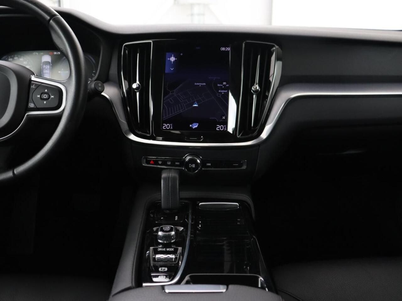 Volvo V60 2.0 T6 Recharge AWD Inscription | Leder | Camera | Carplay | Navigatie | Full LED | 18'' | Parkeerhulp | Cruise control | PHEV | Plug In