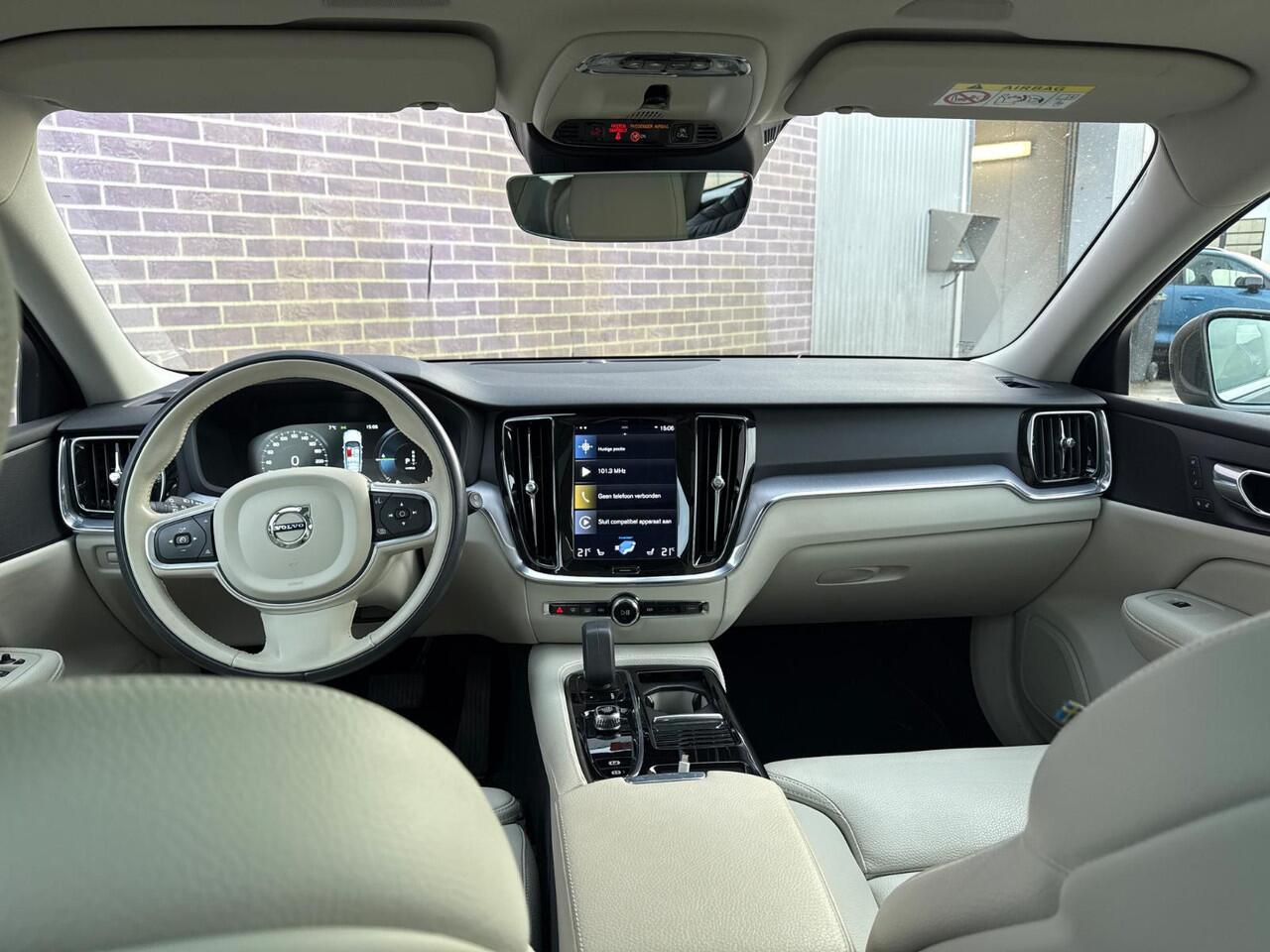 Volvo V60 T6 Recharge AWD Inscription Expression | Keyless | Camera | Panoramadak | Stoel- en stuurwielverwarming | Adaptive cruise control | Dode hoek detectie BLIS |