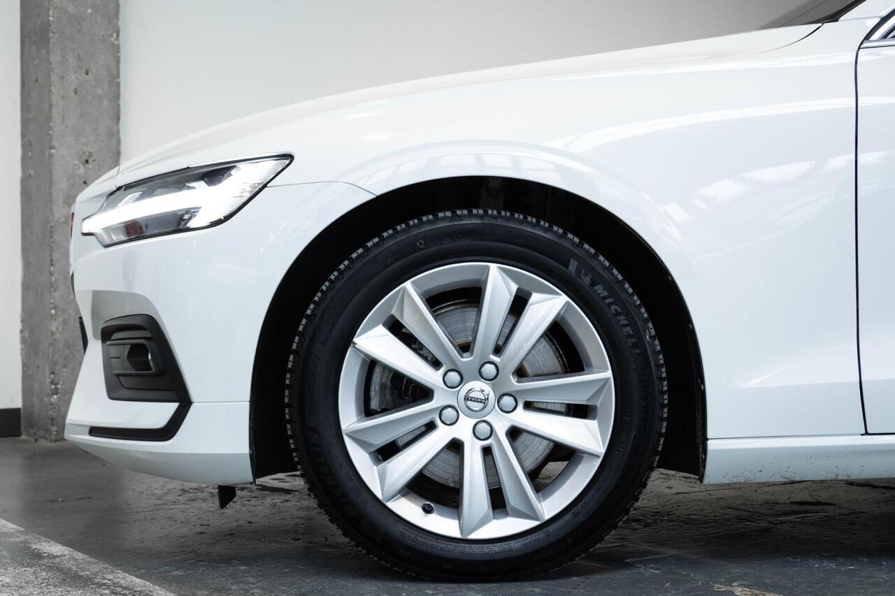 Volvo V60 B3 Automaat Business Pro | Adaptieve Cruise Control Met Pilot Assist | BLIS Dodehoekdetectie | Apple Carplay/Android Auto | Electronic Climate Control | DAB+ | Keyless Entry | Elektrische Achterklep | 17" Lichtmetalen Velgen | Park Assist Achter