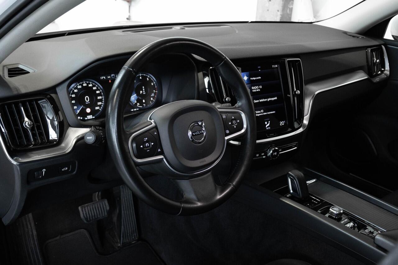 Volvo V60 B3 Automaat Business Pro | Adaptieve Cruise Control Met Pilot Assist | BLIS Dodehoekdetectie | Apple Carplay/Android Auto | Electronic Climate Control | DAB+ | Keyless Entry | Elektrische Achterklep | 17" Lichtmetalen Velgen | Park Assist Achter