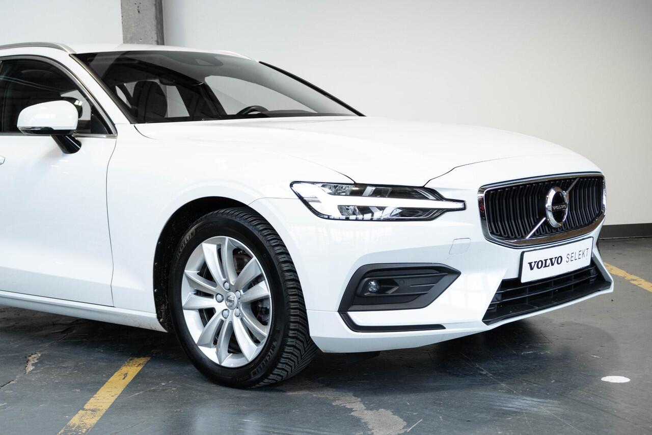 Volvo V60 B3 Automaat Business Pro | Adaptieve Cruise Control Met Pilot Assist | BLIS Dodehoekdetectie | Apple Carplay/Android Auto | Electronic Climate Control | DAB+ | Keyless Entry | Elektrische Achterklep | 17" Lichtmetalen Velgen | Park Assist Achter