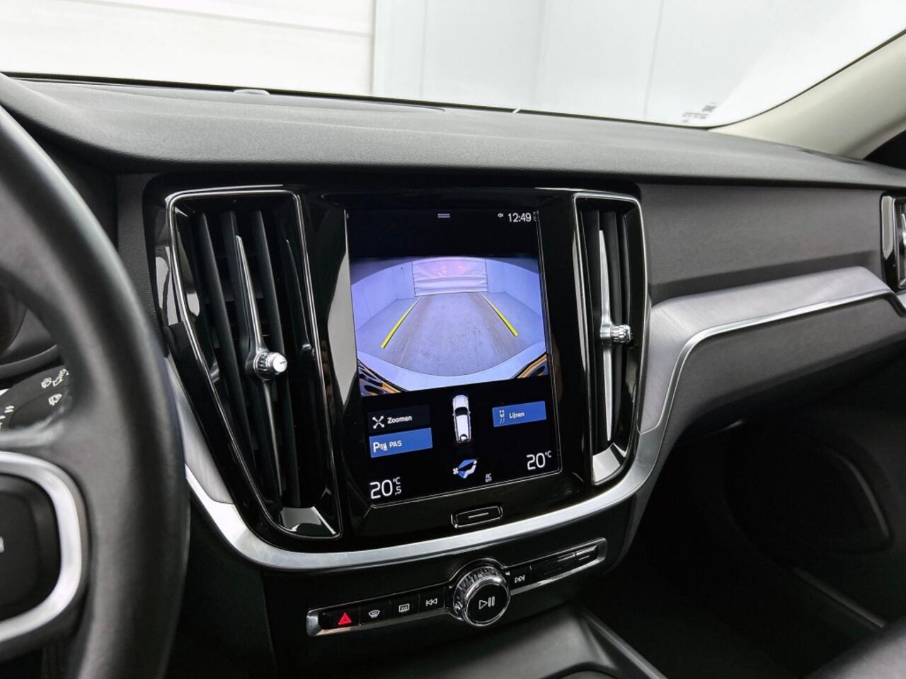 Volvo V60 2.0 B3 Momentum Advantage | Adaptive cruise | 19" | Leder | Stoe