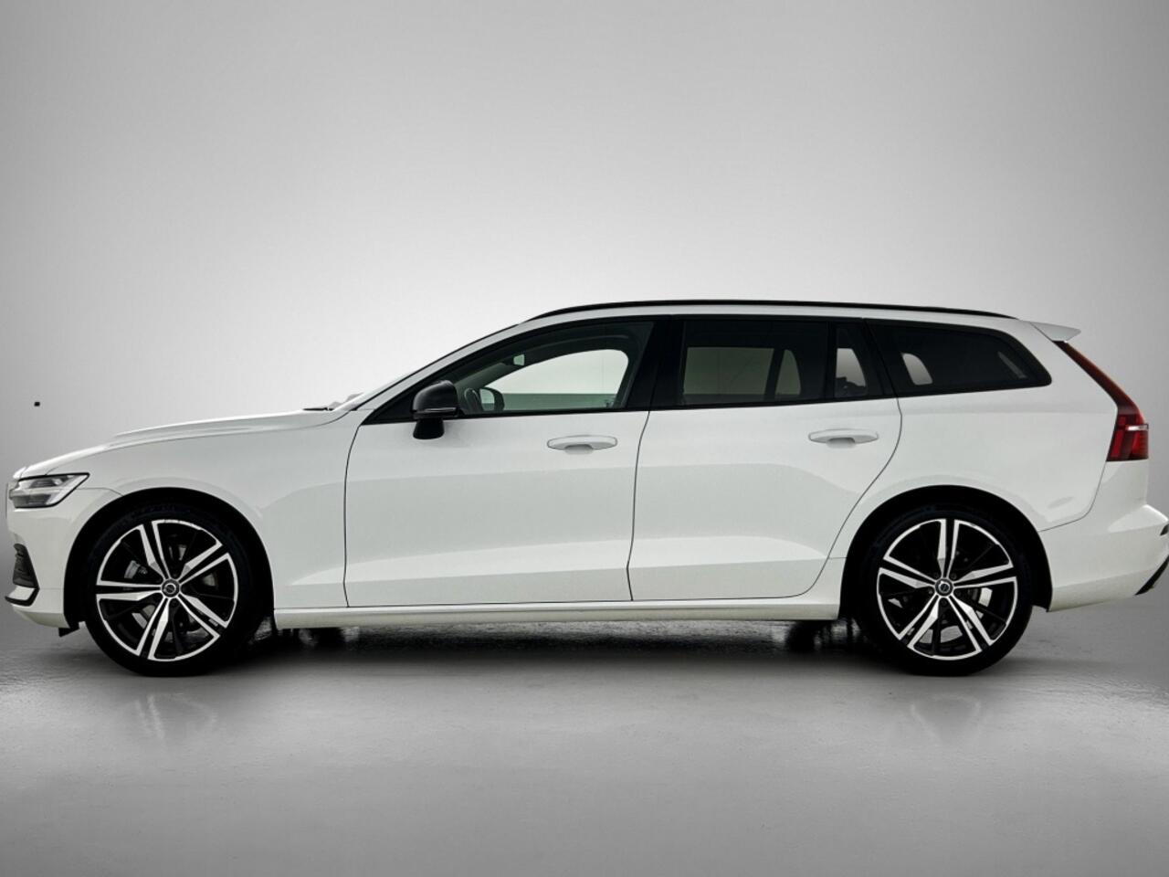 Volvo V60 2.0 B3 Momentum Advantage | Adaptive cruise | 19" | Leder | Stoe
