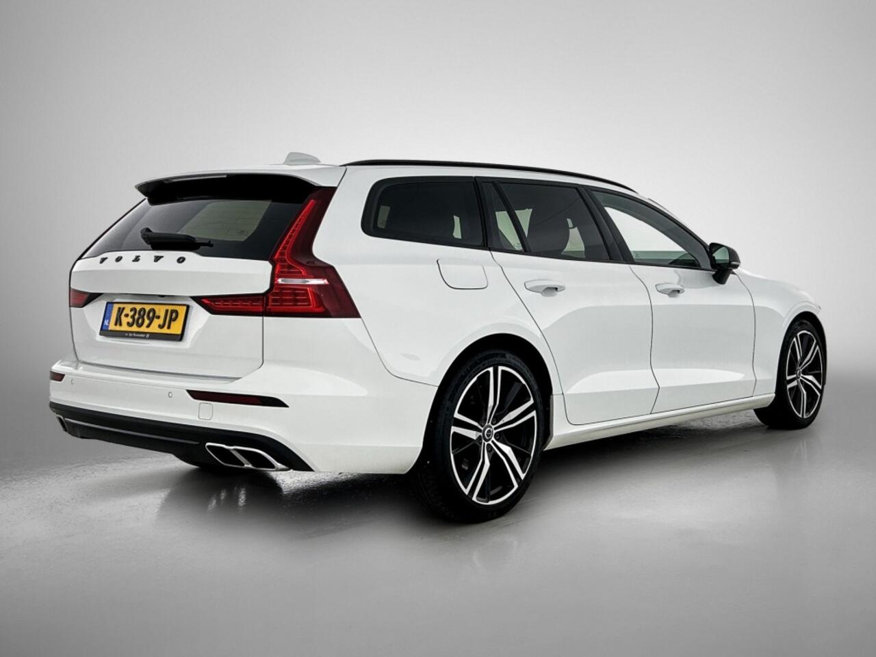 Volvo V60 2.0 B3 Momentum Advantage | Adaptive cruise | 19" | Leder | Stoe