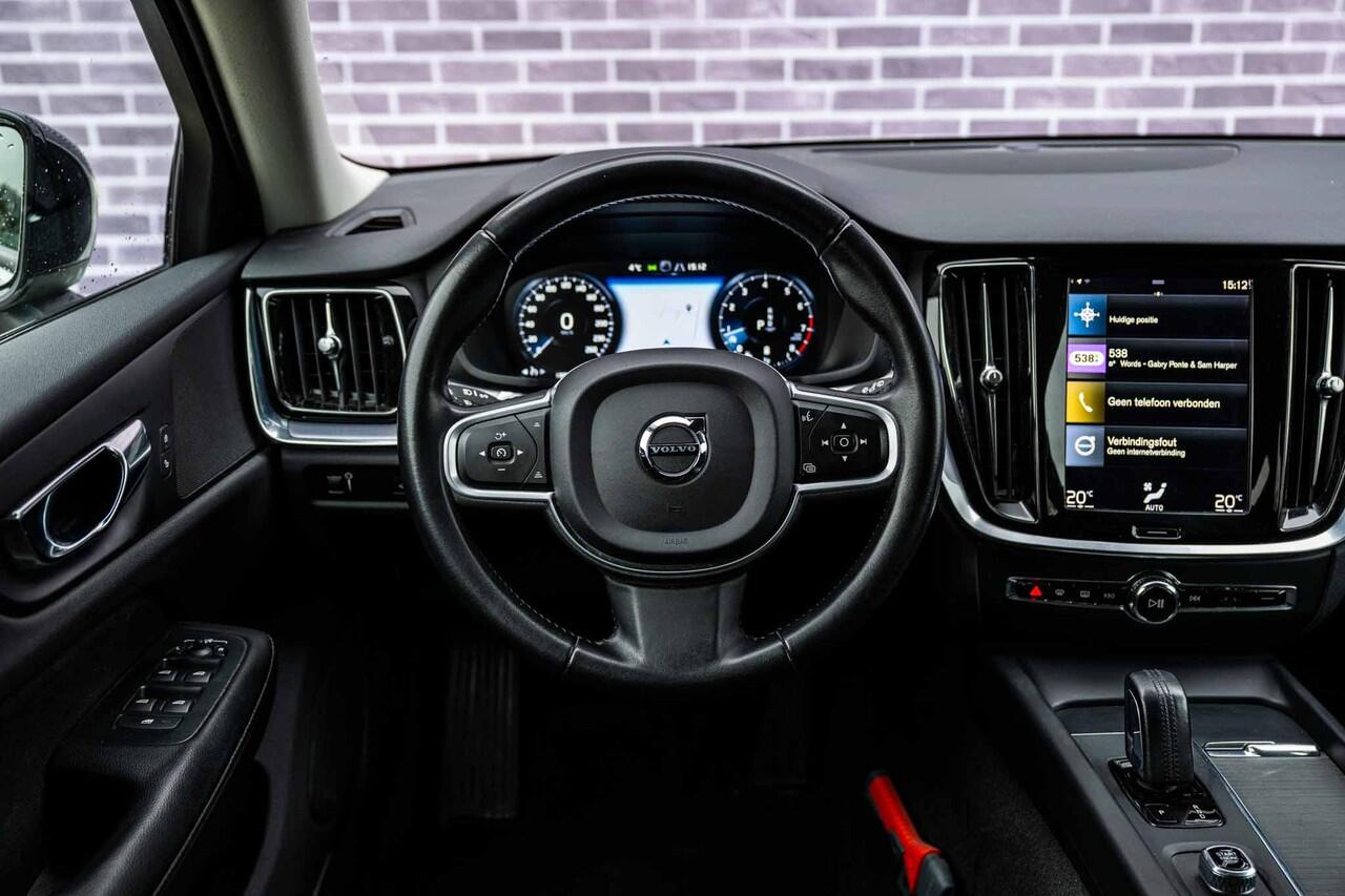 Volvo V60 2.0 B3 Momentum Advantage | Trekhaak | Advantage Styling Pack l Getint Glas | 19" | CarPlay |