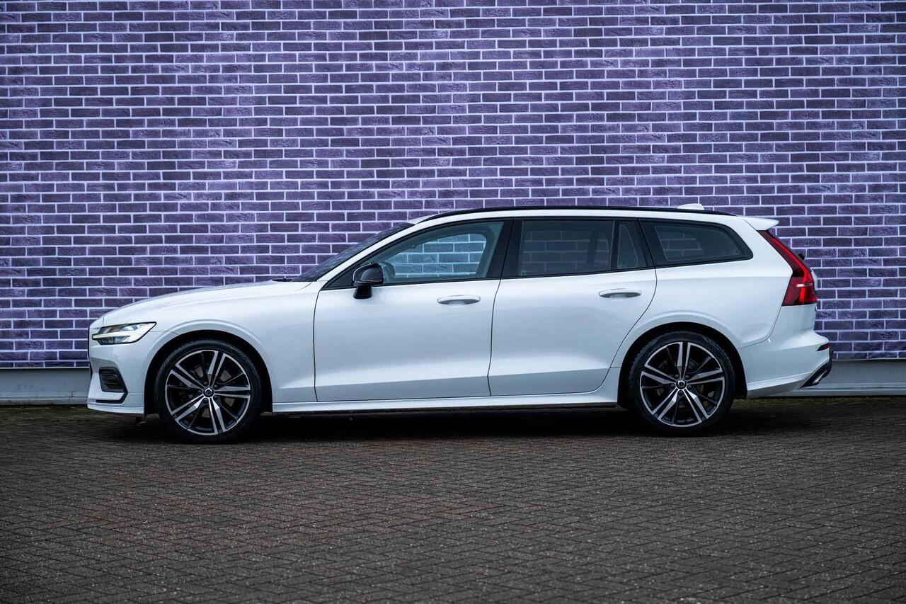 Volvo V60 2.0 B3 Momentum Advantage | Trekhaak | Advantage Styling Pack l Getint Glas | 19" | CarPlay |