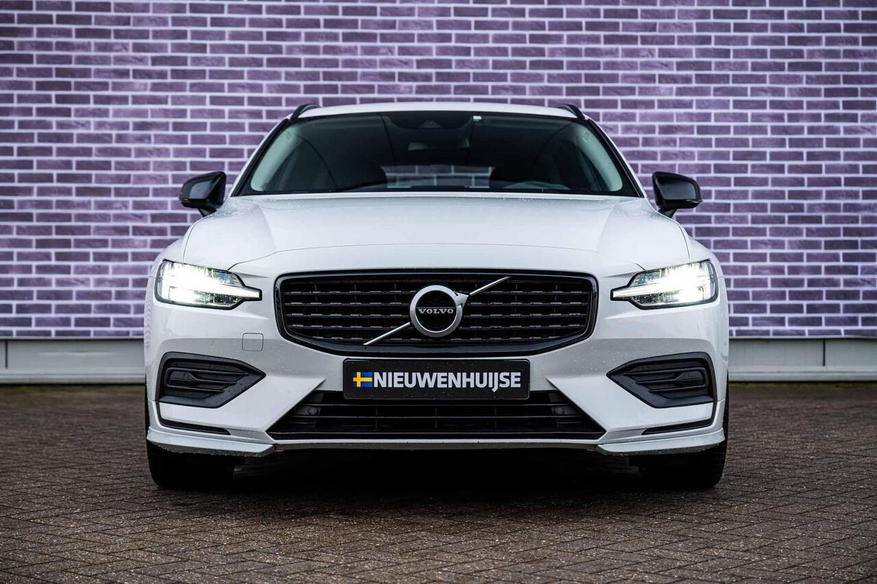 Volvo V60 2.0 B3 Momentum Advantage | Trekhaak | Advantage Styling Pack l Getint Glas | 19" | CarPlay |