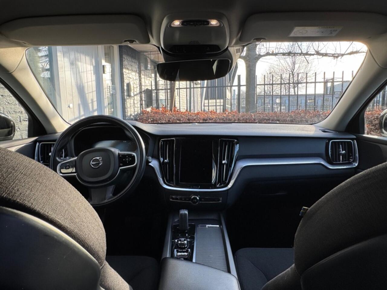 Volvo V60 2.0 B3 Autom. Momentum + Chroom + D-Glas + Lmv - 133 dkm