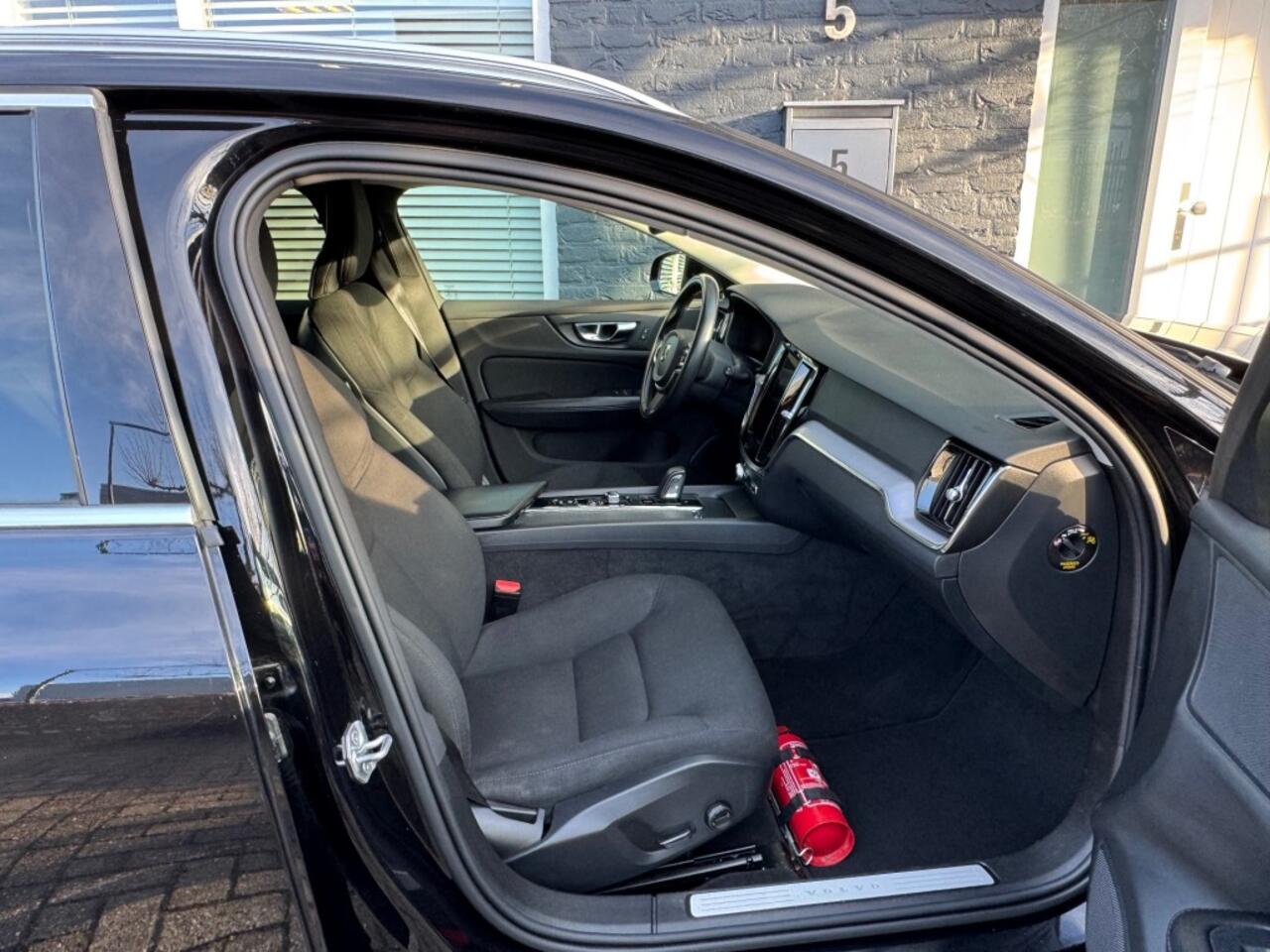 Volvo V60 2.0 B3 Autom. Momentum + Chroom + D-Glas + Lmv - 133 dkm