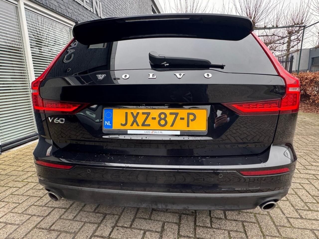 Volvo V60 2.0 B3 Autom. Momentum + Chroom + D-Glas + Lmv - 133 dkm