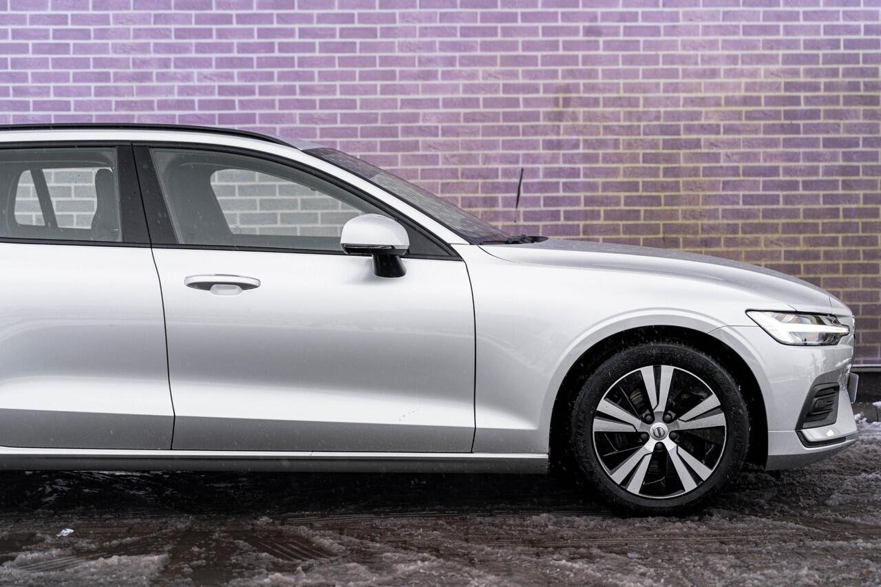 Volvo V60 B3 Core | Cruise Control | Navigatie | Apple CarPlay & Android Auto | Park Assist | LED Koplampen | 2 Zone Climate Control | 17" LM |