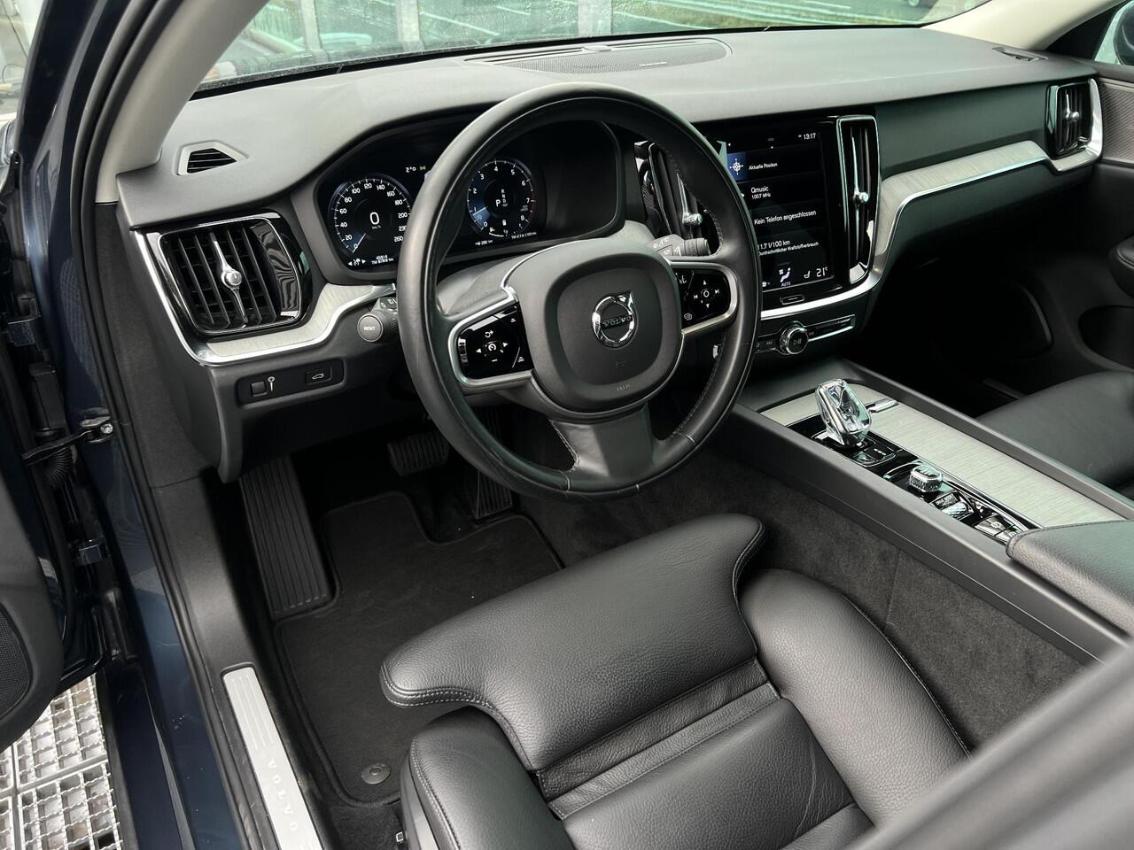 Volvo V60 2.0 B4 Inscription / Elek. verstelbare stoelen / Stoelen+stuur verwarmd / 360 camera / Harman Kardon / Leder / Keyless / BLIS /