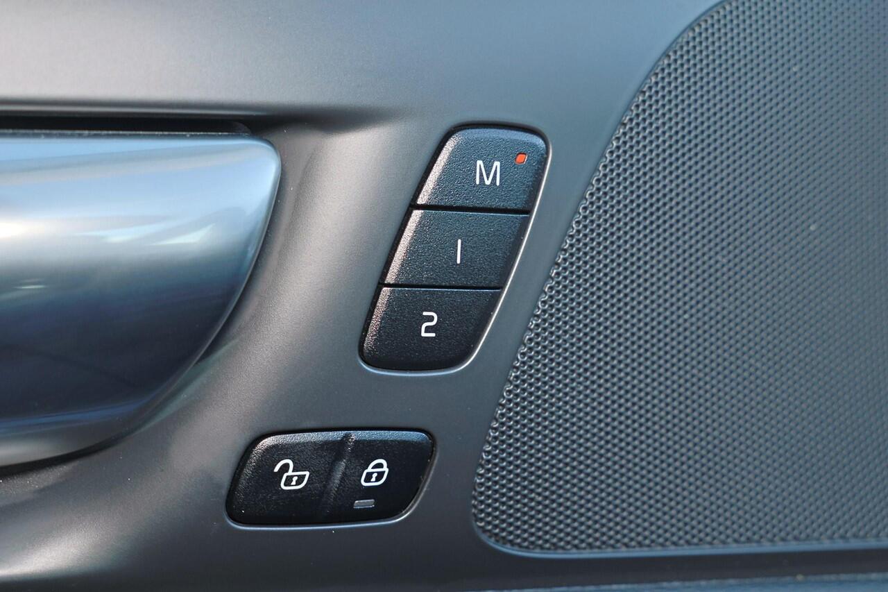 Volvo V60 T6 Recharge AWD Inscription - IntelliSafe Assist - Parkeercamera achter - Parkeersensoren voor & achter - Elektr. bedienb. bestuurdersstoel met geheugen - High Performance audio - 18' LMV