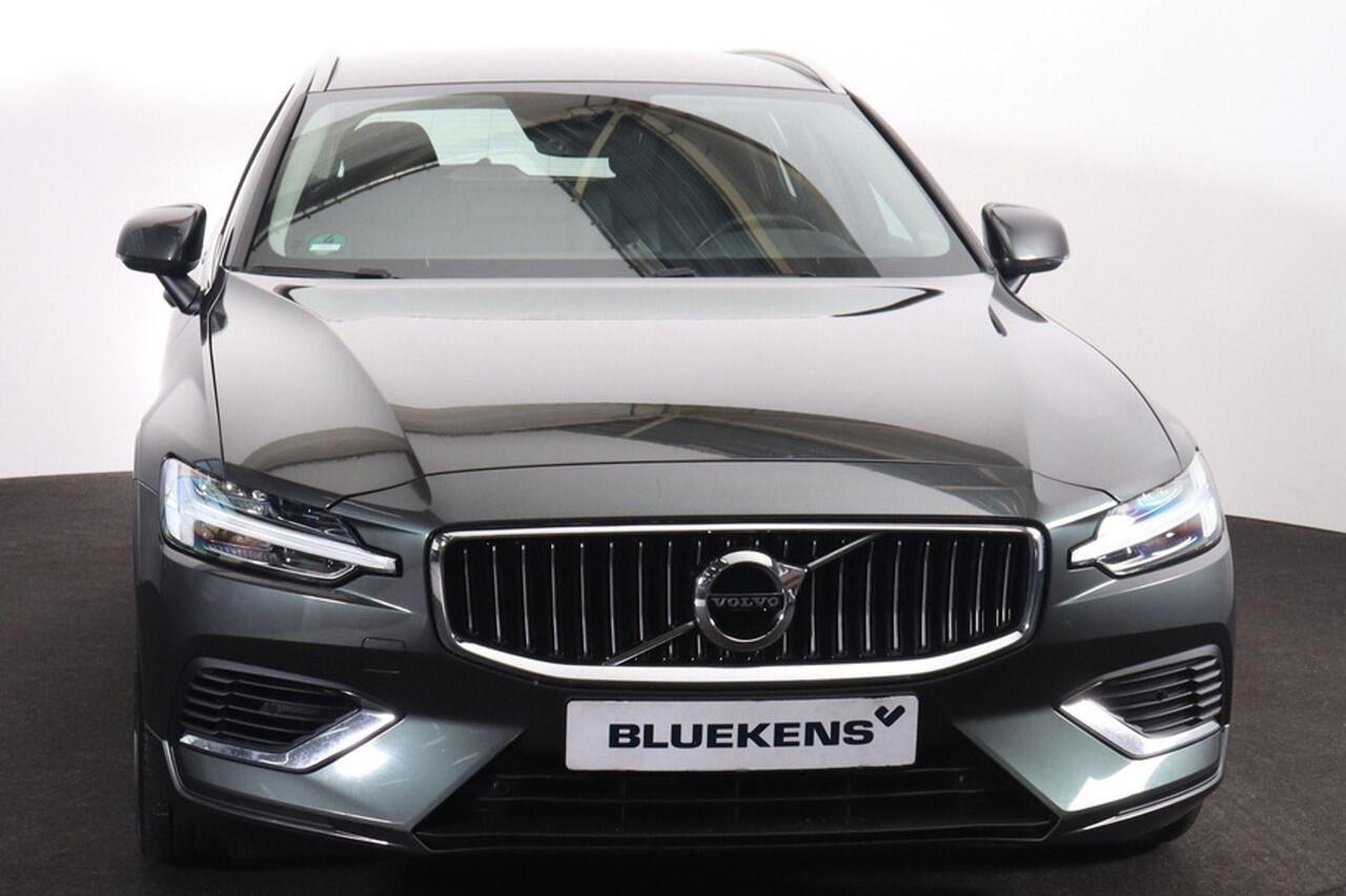 Volvo V60 T6 Recharge AWD Inscription - IntelliSafe Assist - Parkeercamera achter - Parkeersensoren voor & achter - Elektr. bedienb. bestuurdersstoel met geheugen - High Performance audio - 18' LMV
