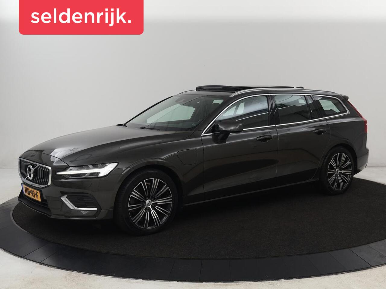 Volvo V60 2.0 T8 Recharge AWD Inscription | Panoramadak | Trekhaak | Stoel & stuurverwarming | Carplay | Harman/Kardon | Navigatie | Achterbankverwarming | Cruise control | PHEV | Plug In