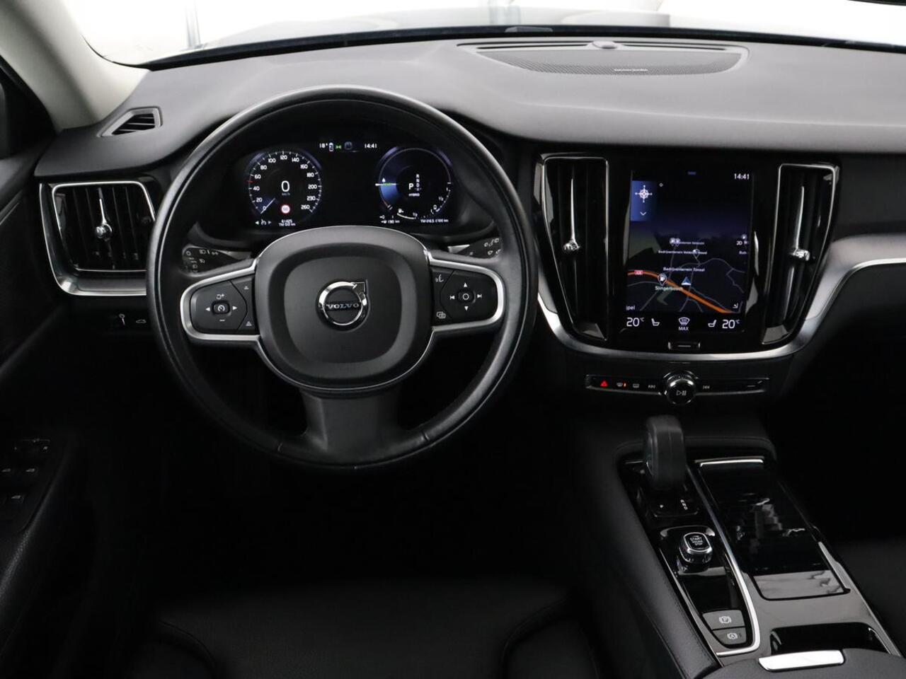 Volvo V60 2.0 T8 Recharge AWD Inscription | Panoramadak | Trekhaak | Stoel & stuurverwarming | Carplay | Harman/Kardon | Navigatie | Achterbankverwarming | Cruise control | PHEV | Plug In