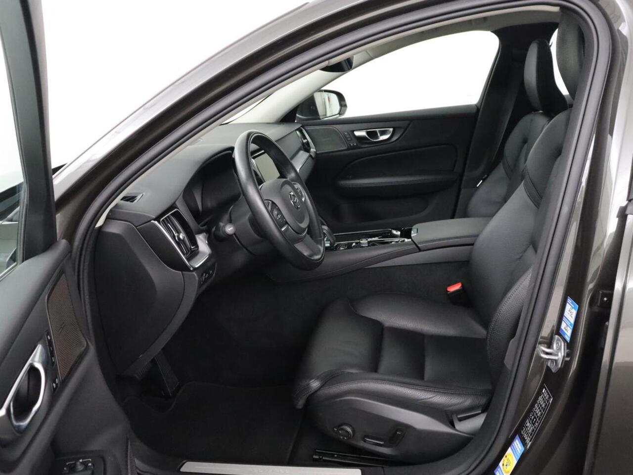 Volvo V60 2.0 T8 Recharge AWD Inscription | Panoramadak | Trekhaak | Stoel & stuurverwarming | Carplay | Harman/Kardon | Navigatie | Achterbankverwarming | Cruise control | PHEV | Plug In