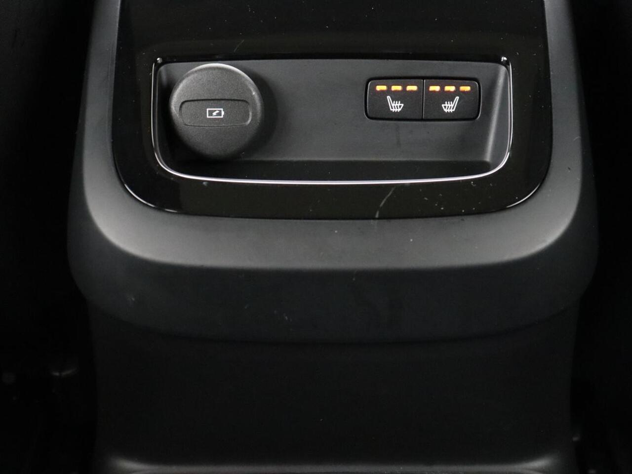 Volvo V60 2.0 T8 Recharge AWD Inscription | Panoramadak | Trekhaak | Stoel & stuurverwarming | Carplay | Harman/Kardon | Navigatie | Achterbankverwarming | Cruise control | PHEV | Plug In