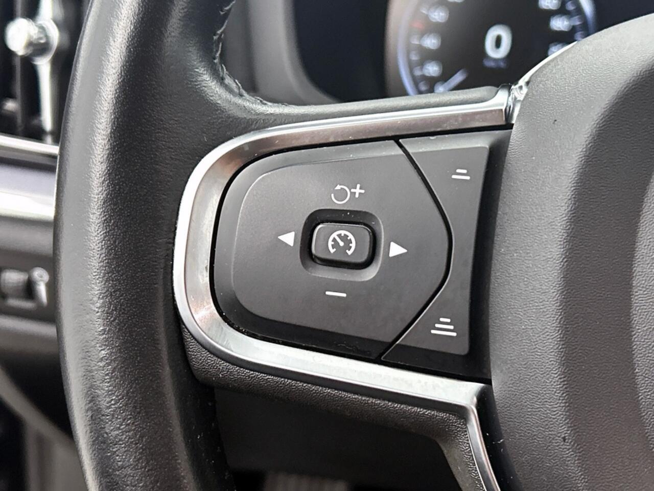 Volvo V60 2.0 B3 Momentum Advantage | Leder | Adaptive Cruise | 19" LMV |