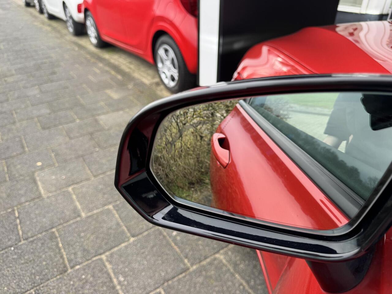 Volvo V60 2.0 B3 Momentum ,BTW-Auto, Origineel Nederlands, Wegklapbare Trekhaak, Lederen Bekleding, Winterbanden Enz...