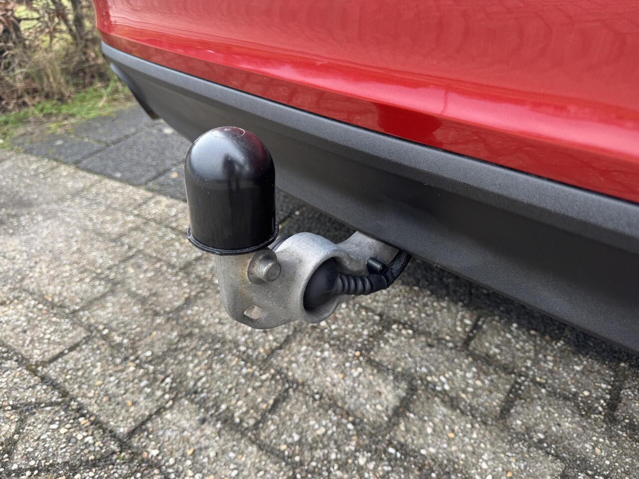 Volvo V60 2.0 B3 Momentum ,BTW-Auto, Origineel Nederlands, Wegklapbare Trekhaak, Lederen Bekleding, Winterbanden Enz...