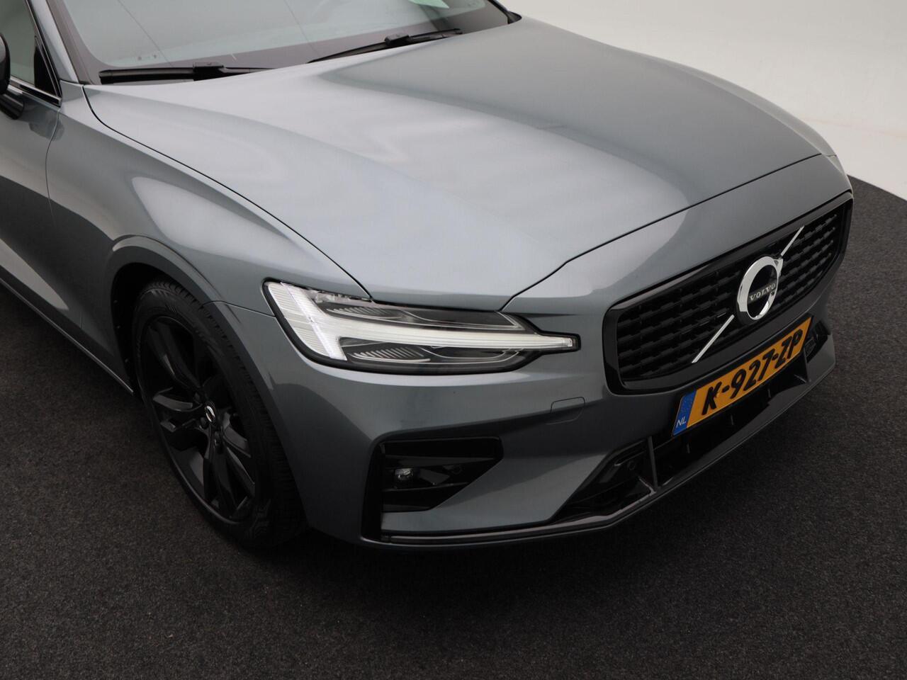 Volvo V60 2.0 B3 R-Design 163 Pk Automaat | Panoramadak | Trekhaak Elektrisch | Adaptive Cruise | Camera | Stuur- & Stoelverwarming | 18 Inch | 125.382 Km