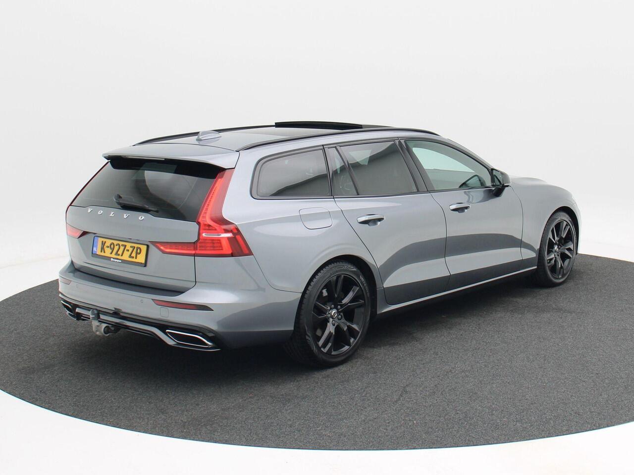 Volvo V60 2.0 B3 R-Design 163 Pk Automaat | Panoramadak | Trekhaak Elektrisch | Adaptive Cruise | Camera | Stuur- & Stoelverwarming | 18 Inch | 125.382 Km