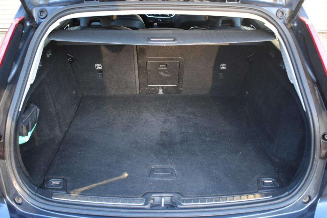 Volvo V60 2.0 B3 ADVANTAGE / LEDER / EL. TREKH./ STOEL+STUUR+VOORRUIT VERW.