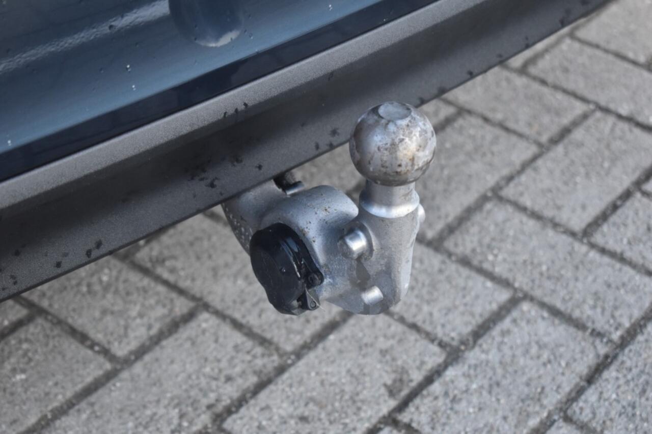 Volvo V60 2.0 B3 ADVANTAGE / LEDER / EL. TREKH./ STOEL+STUUR+VOORRUIT VERW.