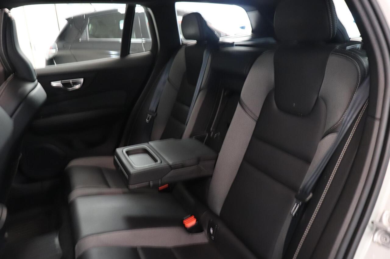 Volvo V60 2.0 B4 R-Design | Panoramadak | Harman Kardon | Camera | Stuur & Stoelverwarming |