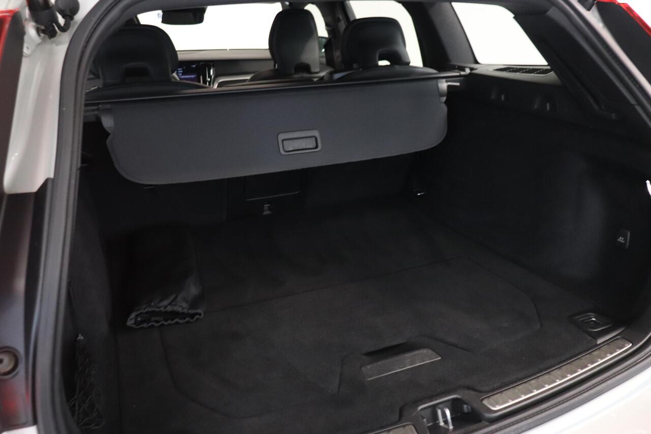 Volvo V60 2.0 B4 R-Design | Panoramadak | Harman Kardon | Camera | Stuur & Stoelverwarming |