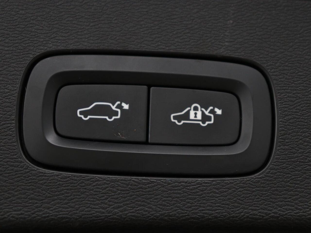 Volvo V60 2.0 T6 Recharge AWD Business Pro | Trekhaak | 360 Camera | Adaptive Cruise | Navigatie | Carplay | Full LED | PHEV | Plug In