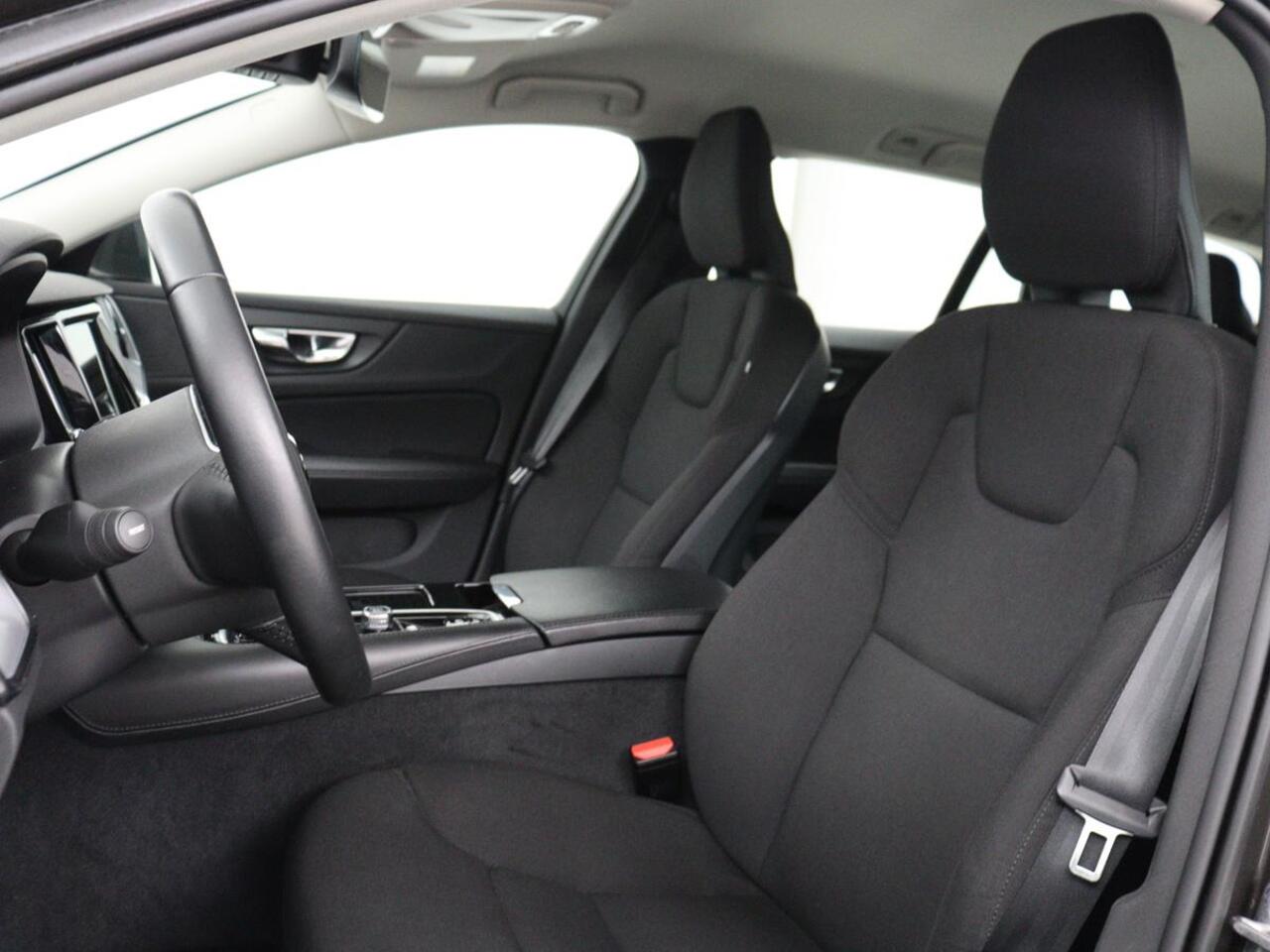 Volvo V60 2.0 T6 Recharge AWD Business Pro | Trekhaak | 360 Camera | Adaptive Cruise | Navigatie | Carplay | Full LED | PHEV | Plug In