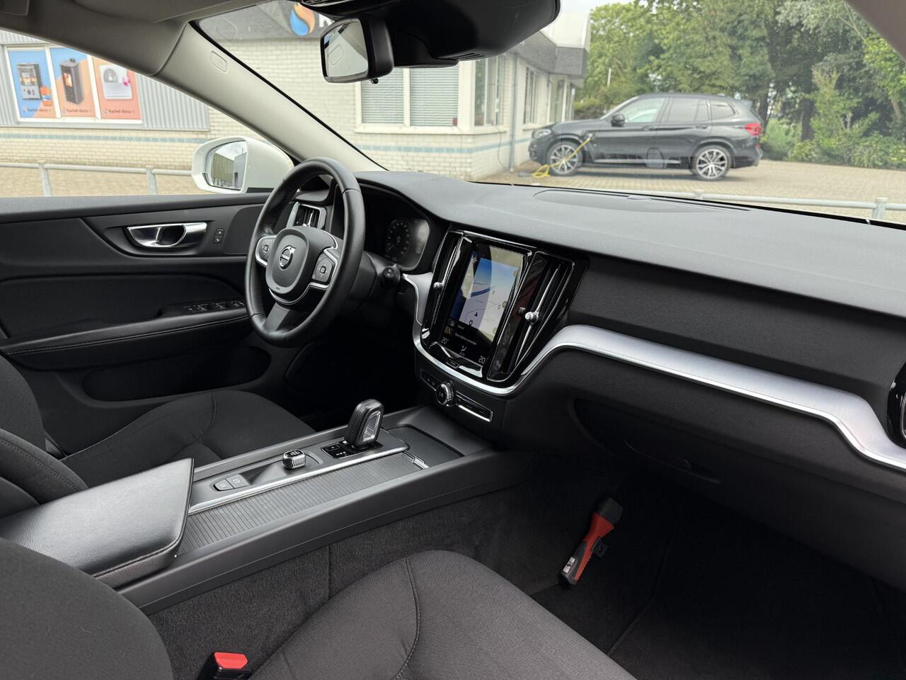 Volvo V60 2.0 B3 Aut. 163pk MHEV Momentum | Trekhaak | Navi | LED | Camera | LMV |