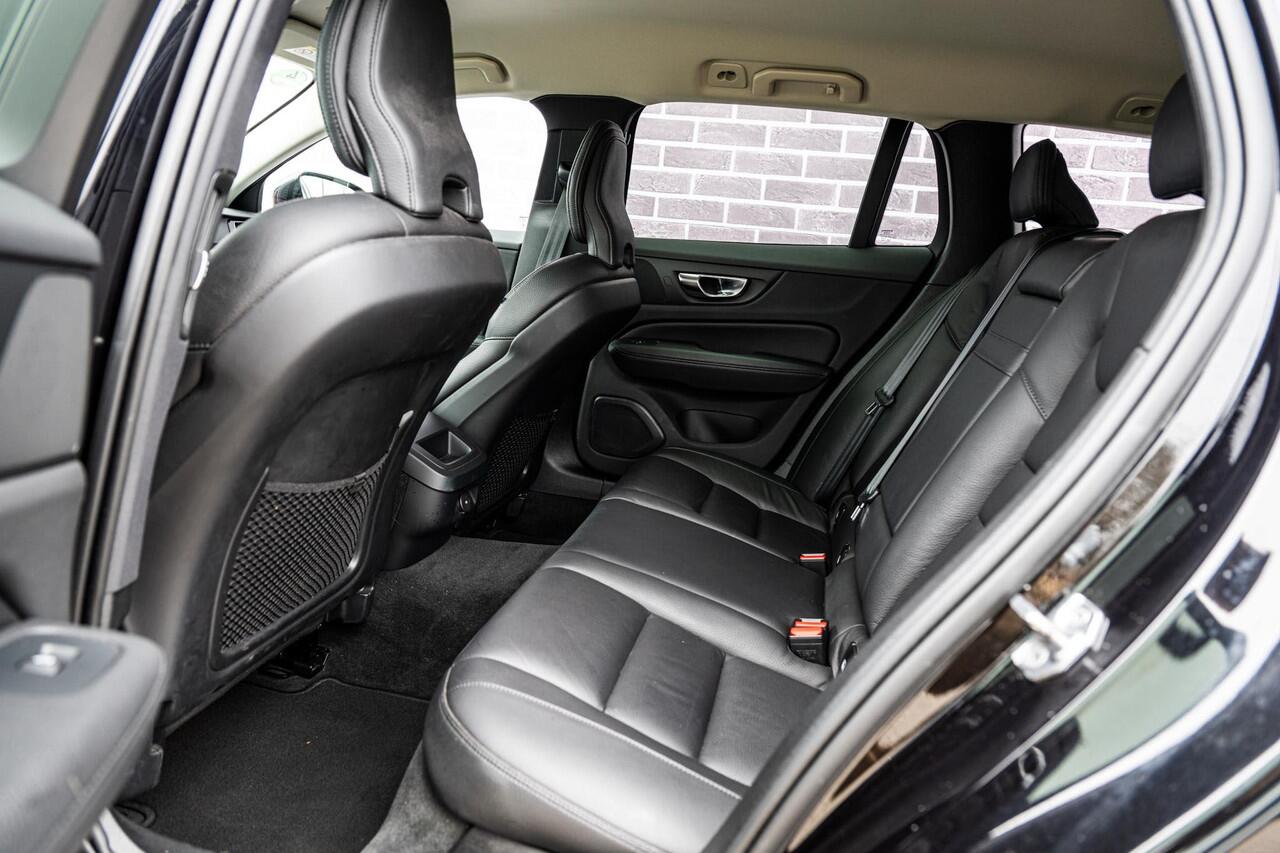 Volvo V60 2.0 B3 Inscription | Achteruitrijcamera | Parkeersensoren | Trekhaak | Lederen Bekleding | BLIS | Cruise Control Adaptief | Lichtmetalen Velgen 18 inch | Keyless Entry | Stoelverwarming