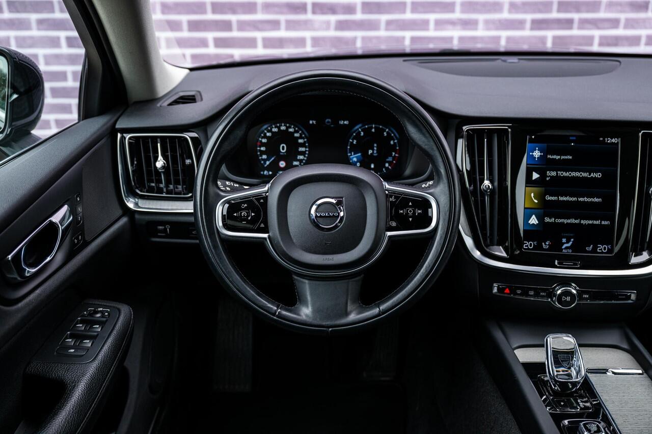 Volvo V60 2.0 B3 Inscription | Achteruitrijcamera | Parkeersensoren | Trekhaak | Lederen Bekleding | BLIS | Cruise Control Adaptief | Lichtmetalen Velgen 18 inch | Keyless Entry | Stoelverwarming