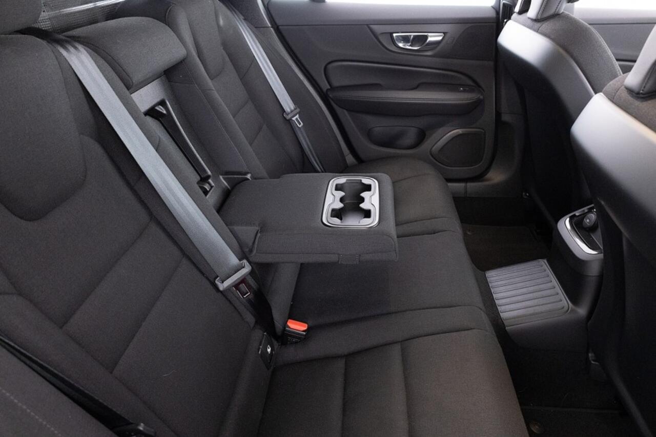 Volvo V60 2.0 T6 Recharge AWD Inscription Expression | Full LED | NAVI | ECC | PHEV .